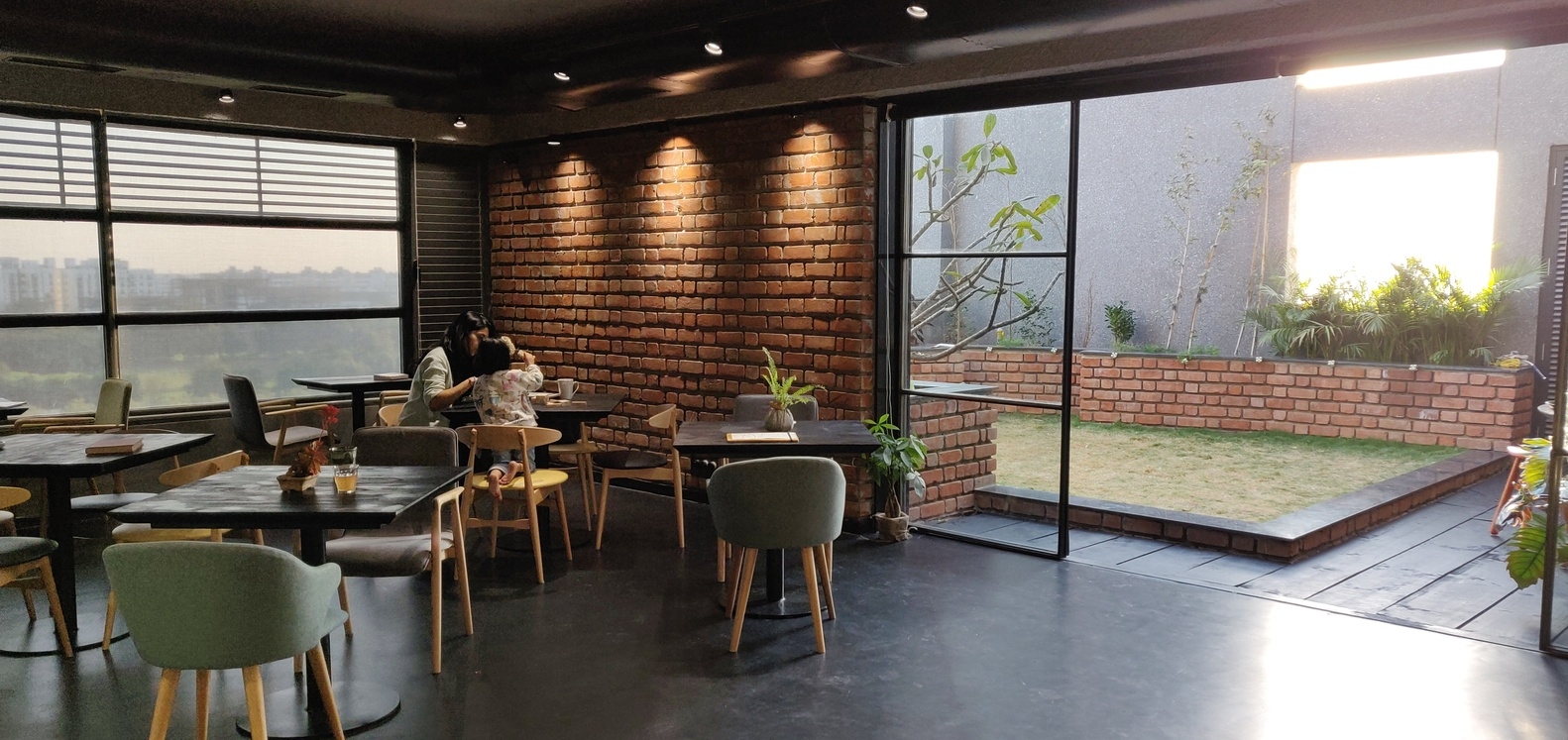 Thiết kế & Nội thất quán cafe: Modernist Coffee